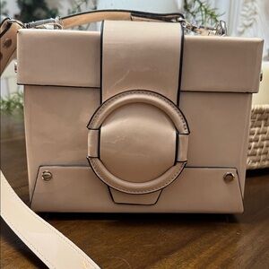 Inzi Patent Crossbody in Beige